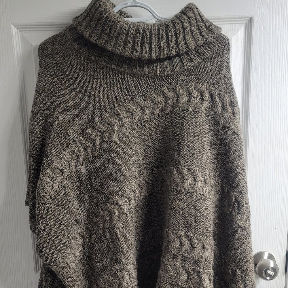#118 Brown Turtle Neck Poncho L